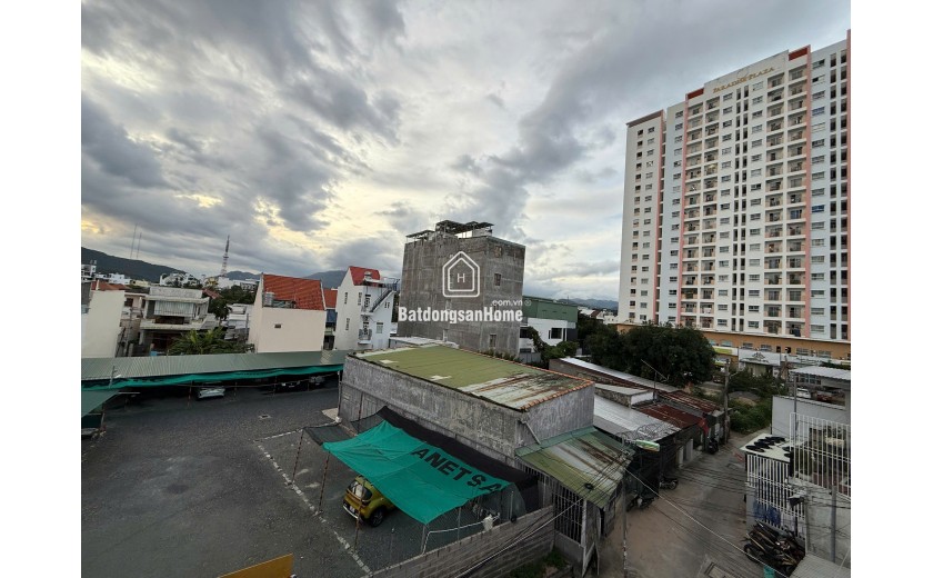 Nhà 3 Tầng Đẹp Gần Biển Trần Quang Diệu – Full Nội Thất Cao Cấp, Chỉ 60tr/m²!